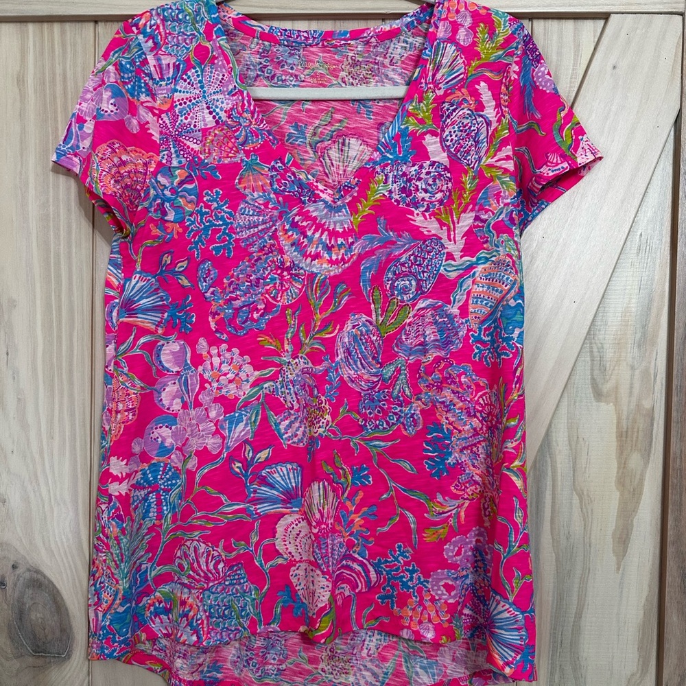Lilly Pulitzer Etta V-Neck Pink Isle Shell Me Something Good T-Shirt Small NWT